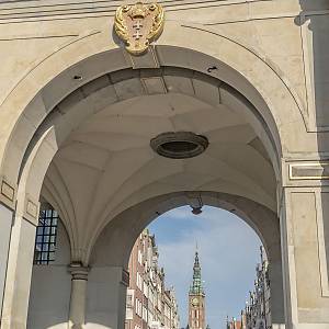 gdaňsk - Zlatá brána s průhledem do Dlouhé ulice a k radnici