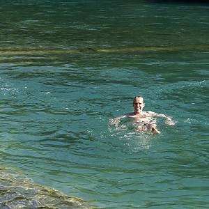 Bern - Plavání v řece Aaře