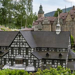Kowary - park miniatur, model kostelu Míru ve Svídnici a hradu Čocha