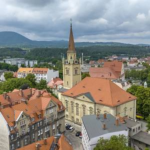 Valbřich - kostel Spasitele