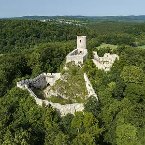 Hrad Pilcza ve Smoleni (zamek Pilcza w Smoleńiu), pohled z ptačí perspektivy