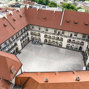 Krakov - královský hrad na Wawelu, nádvoří renesančního paláce