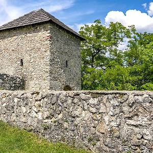 Haluzice - opevnění kostela, brána
