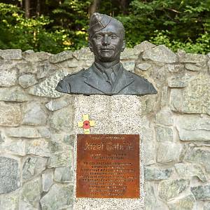 Poluvsie - památník Josefa Gabčíka