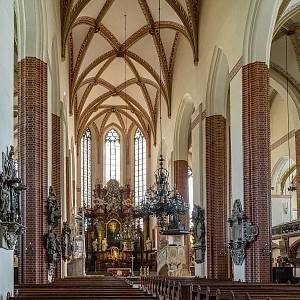 Lehnice, katedrála sv. Petra a Pavla - interiér