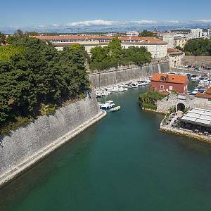 Zadar - hradby a přístav Foša