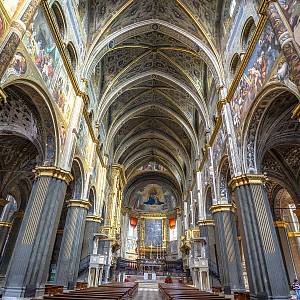 Cremona - interiér katedrály přezdívané díky svým četným freskám Sixtinská kaple severu