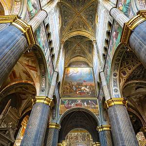 Cremona - interiér katedrály přezdívané díky svým četným freskám Sixtinská kaple severu