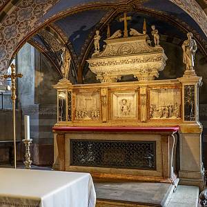 Cremona - krypta katedrály, archa sv. Marcellina a sv. Petra od Benedetta Briosca z roku 1506