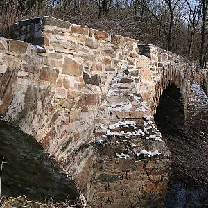 Kamenný most ve Vlčím dole z Zásmuk
