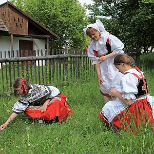 Baráčníci v kouřimském skanzenu