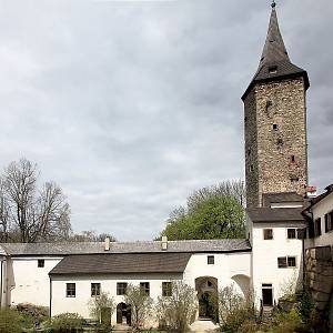 Hrad Roštejn, nádvoří