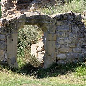 Zvířetice - gotický portál do bývalé lázně