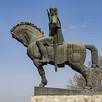 Tbilisi - jezdecká socha krále Vachtanga I. Gorgasaliho (Vlčí hlava)