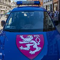Znak Kladska - český dvouocasý lev (na autě městské policie)