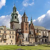 královský hrad na Wawelu (Zamek Królewski na Wawelu) v Krakově, katedrální bazilika sv. Stanislava a sv. Václava (Bazylika archikatedralna św. Stanisława i św. Wacława)
