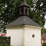 Kaple sv. Jana Nepomuckého v Bořeticích od jihozápadu (2006)