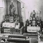 Velký Osek - kostel nejsvětějšího srdce Ježíšova, původní oltář s obrazem sv. Václava (1956, farní kronika)