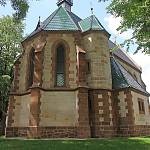 Radim - kaple Nejsvětějšího vykupitele, presbytář se schodišťovou vížkou a sakristií (2017)