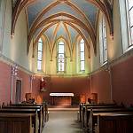 Radim - kaple Nejsvětějšího vykupitele, interiér, pohled k presbytáři (2017)