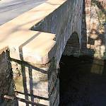 Radim - kamenný most, patky pro původní sochy (2008)