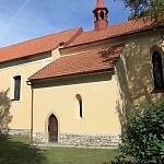Velim - kostel sv. Vavřince, pohled na jižní stěnu od východu (2015)