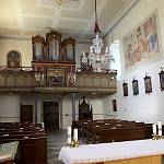 Velim - kostel sv. Vavřince, pohled do lodi a na kruchtu (2015)