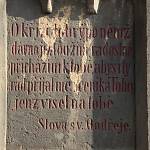 Starý Kolín - kříž na Náměstí, nápis na jižní stěně soklu (2015)