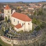 Vrbčany - kostel sv. Václava, pohled od jihovýchodu (2020)