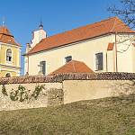 Vrbčany - kostel sv. Václava od východu (2020)