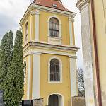 Vrbčany - zvonice u kostela sv. Václava, pohled od východu (2018)