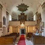 Dobřichov - kostel Nejsvětější Trojice, pohled ke kruchtě s varhanami (2021)