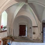 Dobřichov - kostel Nejsvětější Trojice, sakristie, pohled k domělé apsidě (2021)