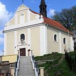 Cerhenice - kostel sv. Jana Nepomuckého, schodiště ke kostelu (2017)