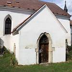 Kbel - Kostel Nanebevzetí Panny Marie, jižní fasáda s předsíní (2013)