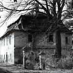 Kbel - zámek před zbořením od východu (1983, foto P. Fiedeler)