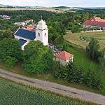 Žabonosy - kostel sv. Václava, letecký pohled od severu (2016)