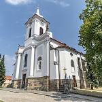 Český Brod - kostel sv. Gotharda, západní průčelí od jihu (2018)