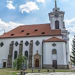 Český Brod - kostel sv. Gotharda, severní fasáda (2018)