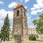 Český Brod - zvonice u kostela sv. Gotharda, jihozápadní nároží (2018)