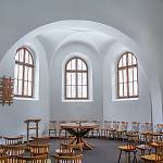 Český Brod - kostel Nejsvětější Trojice, interiér kostela k presbytáři (2009)