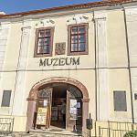 Kouřim - stará radnice, vstupní průčelí (2018)