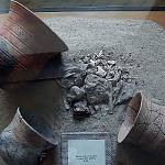 Kolín - archeologické nálezy, žárový hrob z období kultury zvoncových pohárů, Regionální muzeum v Kolíně (2008)