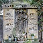Kolín - nový městský hřbitov, hrobka rodiny Kmochových, detail (2022)