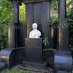 Kolín - nový židovský hřbitov, hrobka Bernarda Mandelíka (2012)