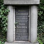 Kolín - nový židovský hřbitov, hrobka Růženy a Viléma Saudkových (2012)