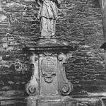 Plaňany - socha sv. Jana Nepomuckého ještě v Kolíně u chrámu sv. Bartoloměje (80. léta 20. století)