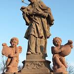 Plaňany - socha sv. Jana Nepomuckého, detail (26. 11. 2011)