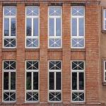 Kolín - gymnázium, severozápadní fasáda, detail (2021)