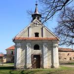 Poboří - kaple sv. Gotharda, západní průčelí (2017)
